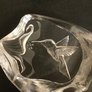Humming bird paper weight clear glass signed on bottom excellent condition 4.5x5